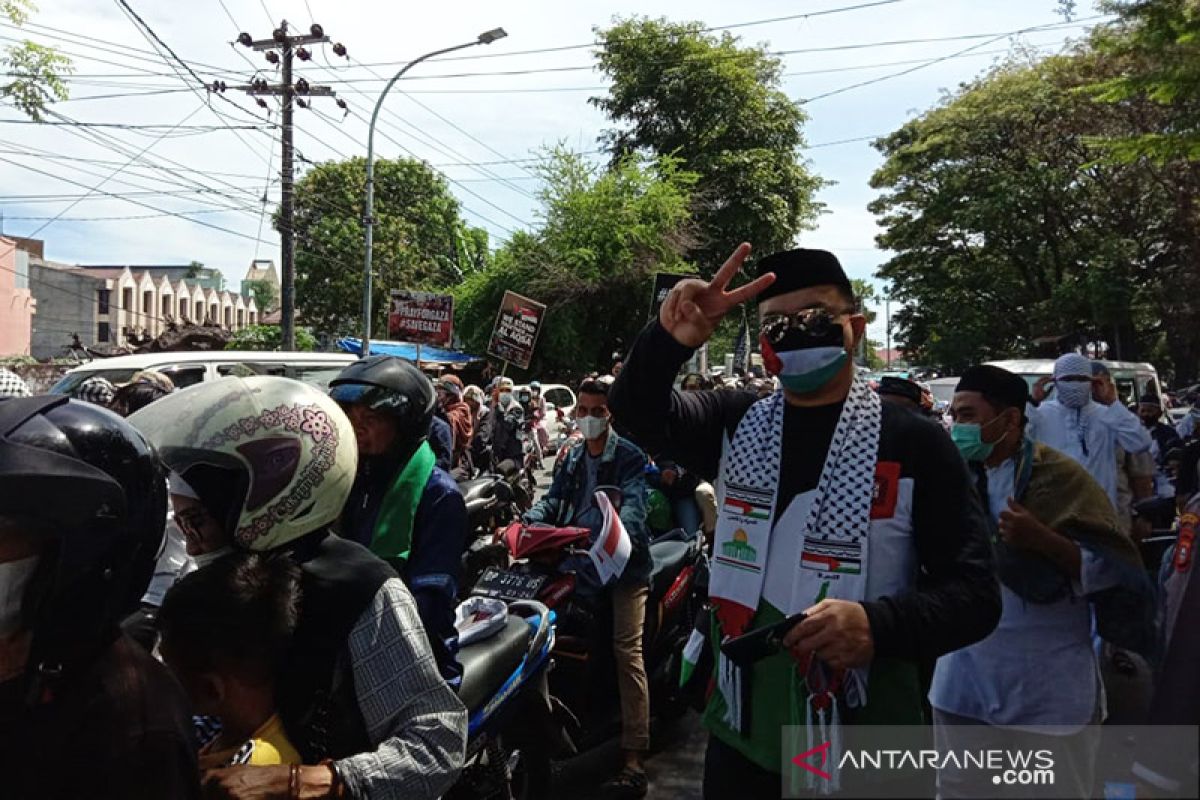 Aksi solidaritas dan galang donasi beli ambulance untuk Palestina