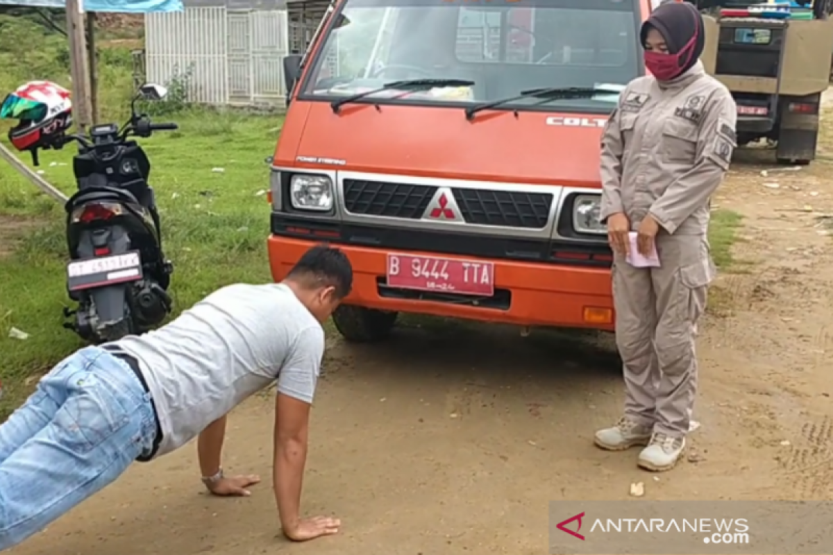 Tim yustisi tindak 400 pelanggar protokol kesehatan di perbatasan Kota Kendari