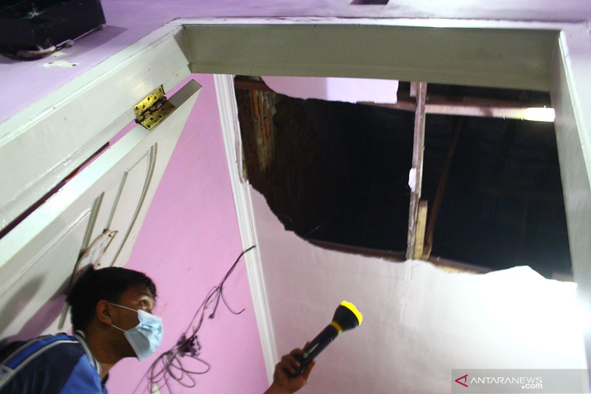 Friday night's earthquake caused damage to 30 houses in Malang