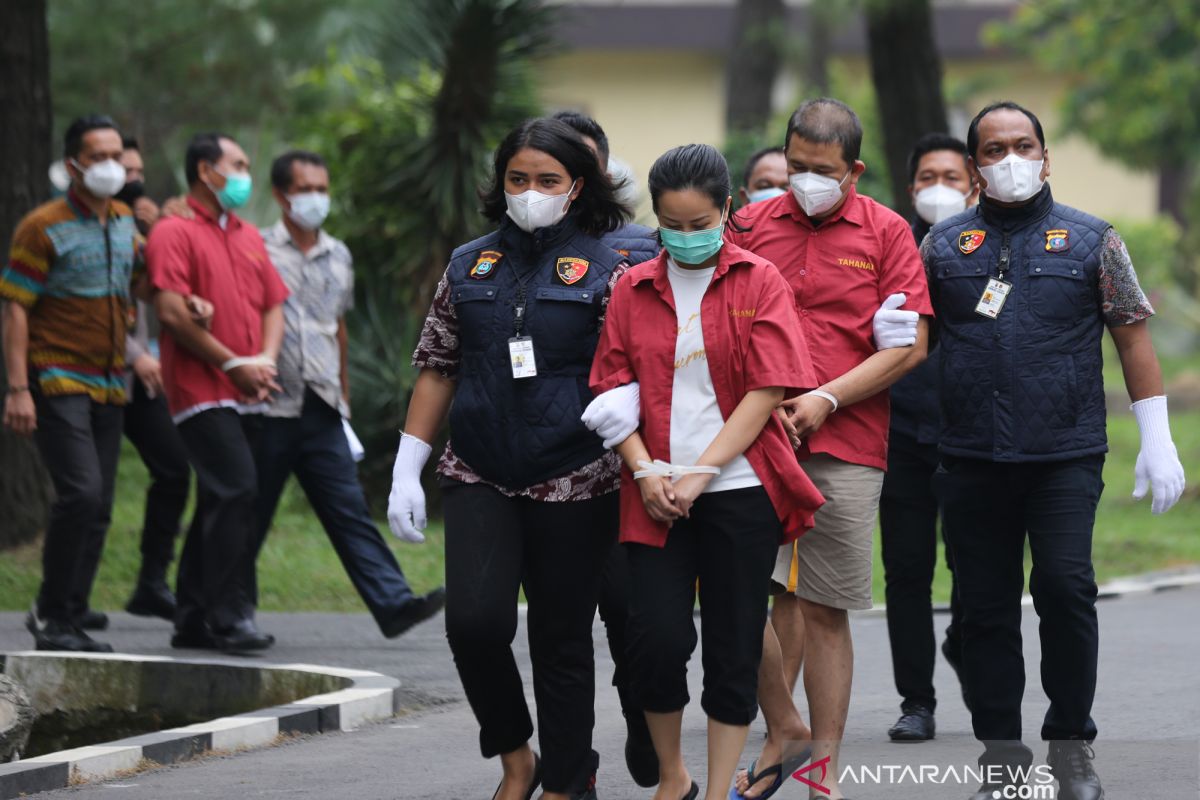 Kemarin, gratifikasi lebaran hingga ASN penjual vaksin ditangkap