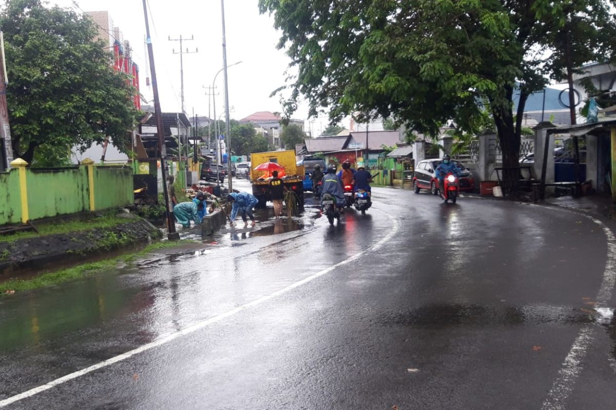 BMKG Sultan Baabullah peringatkan  hujan lebat disertai petir landa wilayah Malut