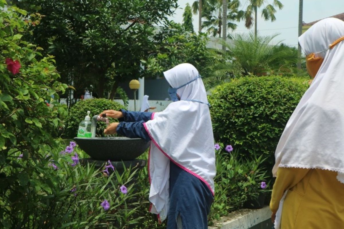 FKM UI edukasi santri di Ponpes Modern Gontor cegah COVID-19