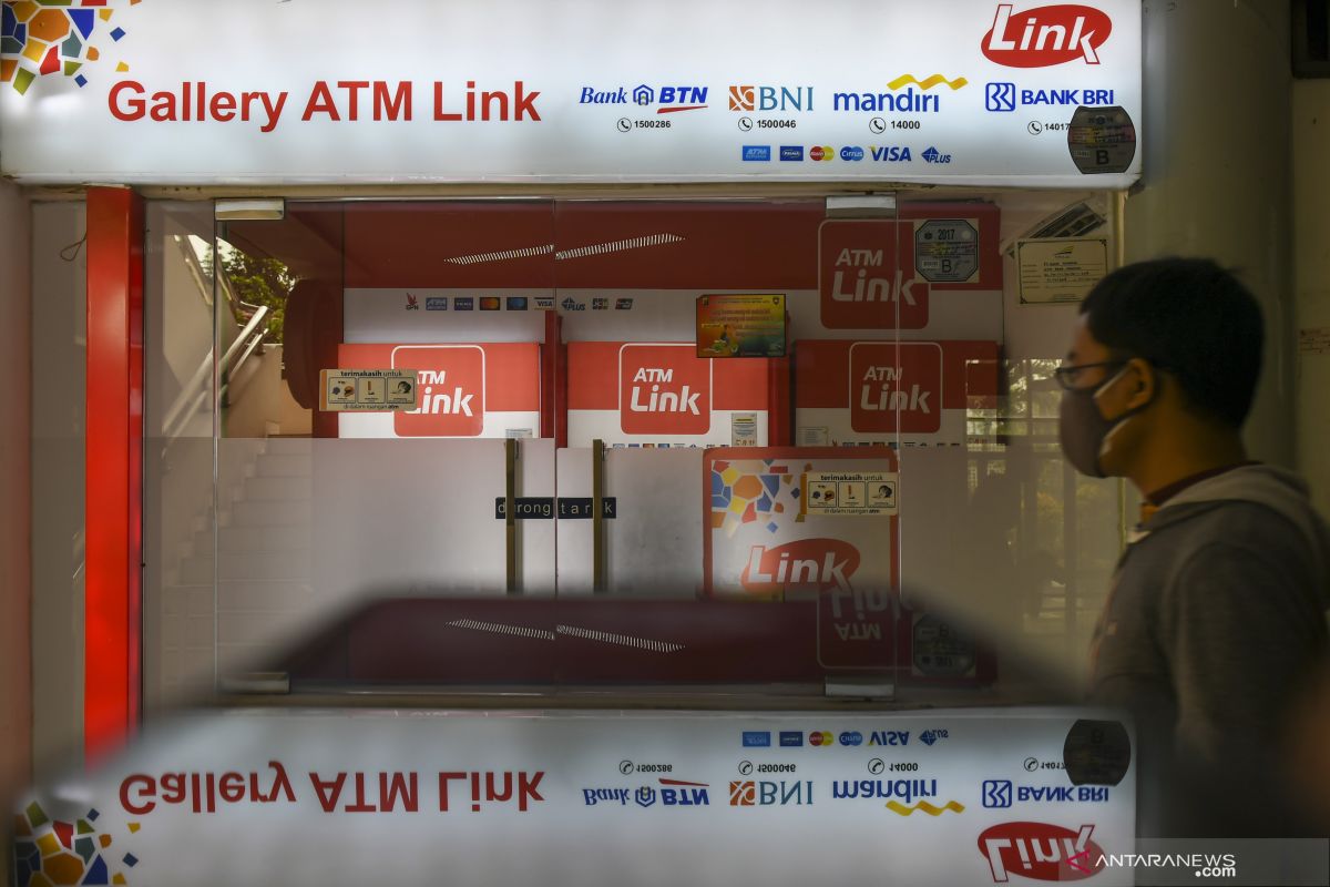 Pengenaan biaya transaksi ATM Link ditunda