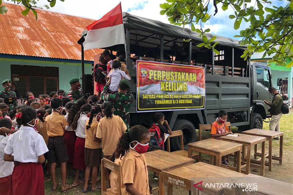 Angkut ribuan buku, Satgas RI-Timor Leste buka perpustakaan keliling