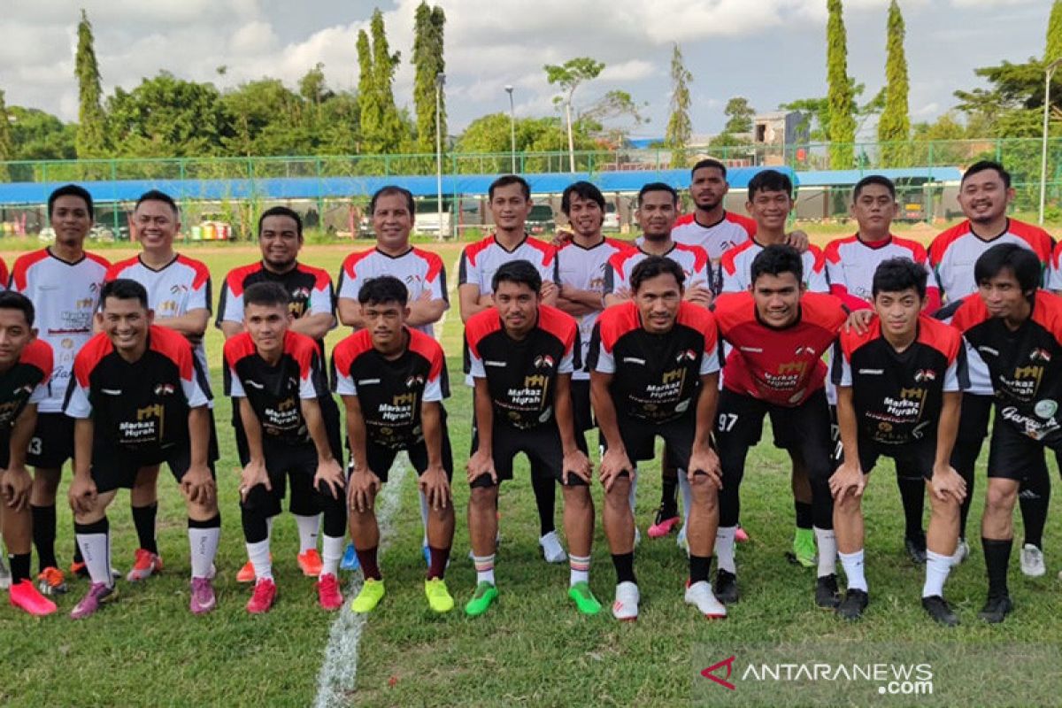 Wali Kota bersama pemain PSM meriahkan laga amal Palestina