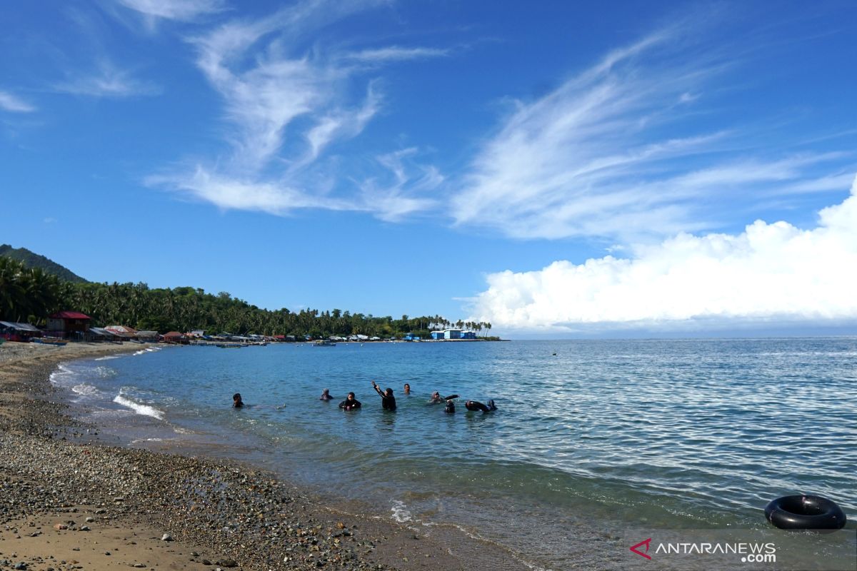 Objek wisata Pantai Botutonuo kembali dikunjungi wisatawan