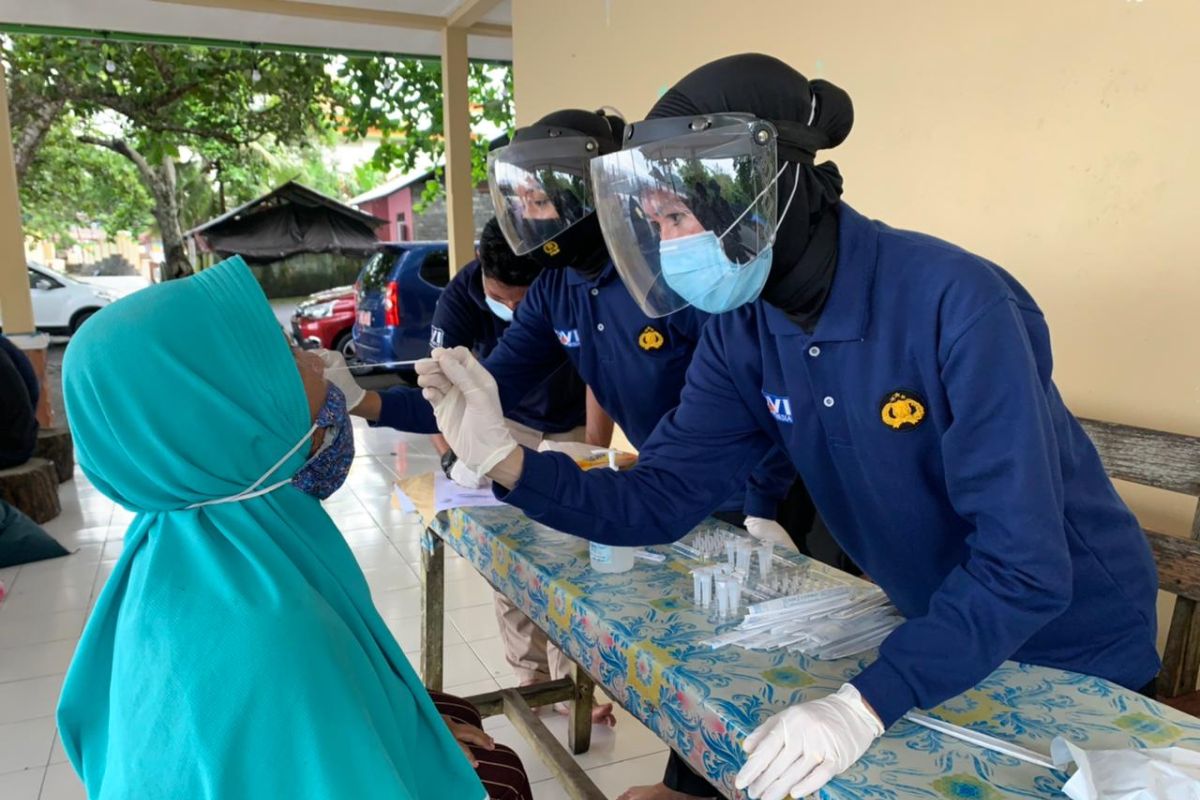 Polda Malut gelar tes cepat antigen cegah penyebaran COVID-19 di objek wisata