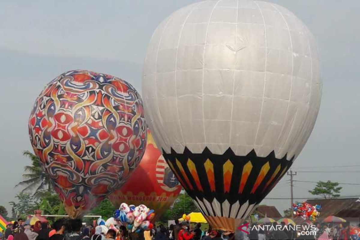 Puluhan balon udara semarakkan acara Syawalan di Wonosobo