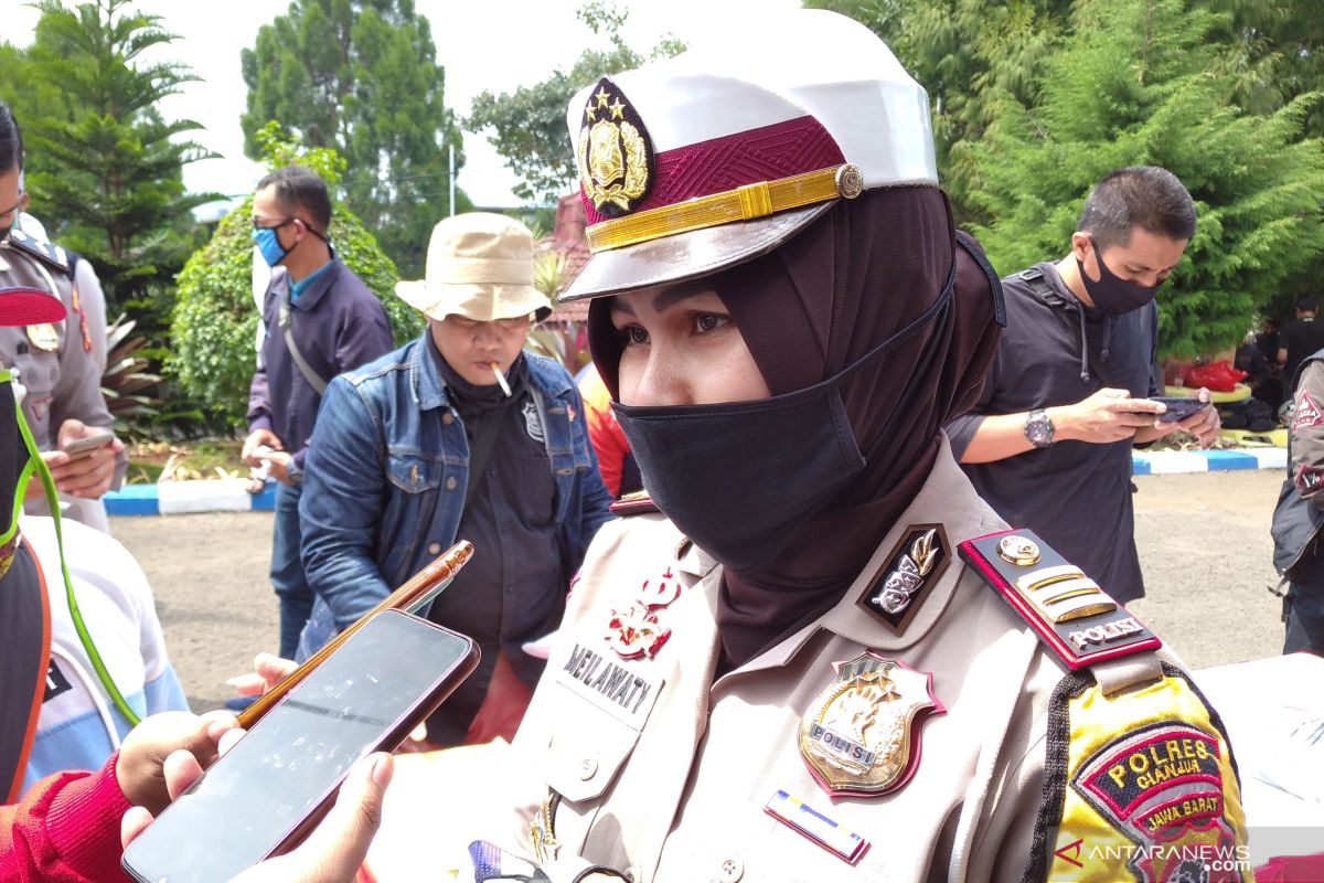 Seorang pria pemotor tewas terlindas truk, istri yang dibonceng luka ringan