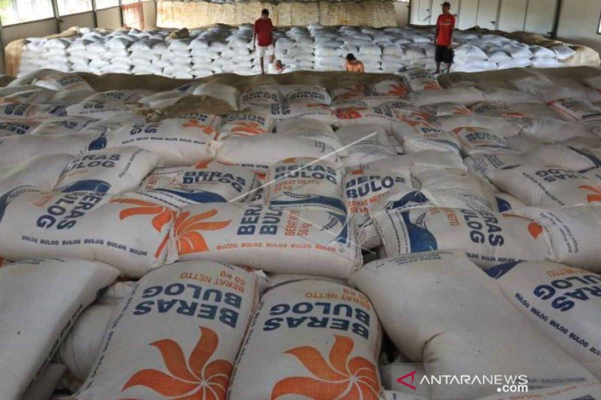 Cadangan beras pemerintah di Bulog Meulaboh Aceh cukup hingga awal 2022