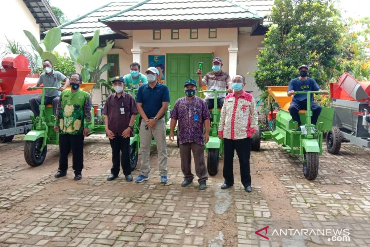 Distanhorbun Tala bantu enam kelompok tani alat perontok jagung