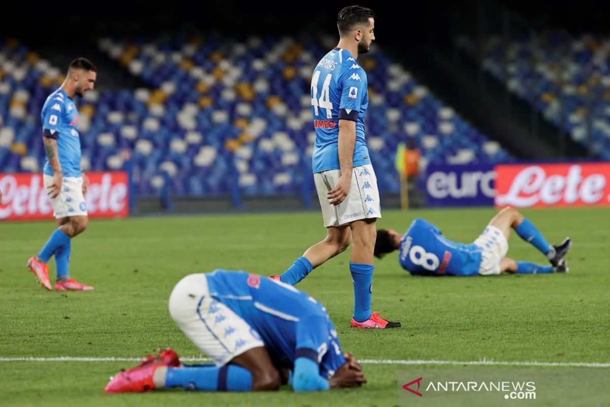 Napoli bawa tiga poin dari Genoa saat Sassuolo dan Sampdoria bermain tanpa gol