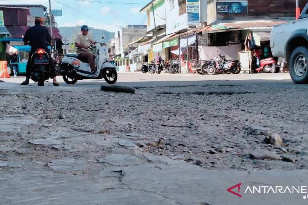 Jalan ke pasar banyak berlubang, ini keluhan warga di Abdya