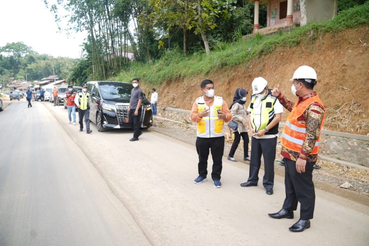 Plt Gubernur Sulsel canangkan ruas jalan tembus Sulawesi Barat