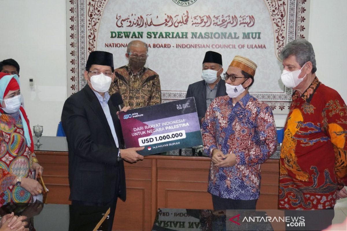 Lewat MUI, ustadz Adi Hidayat serahkan Rp14,3 miliar untuk Palestina