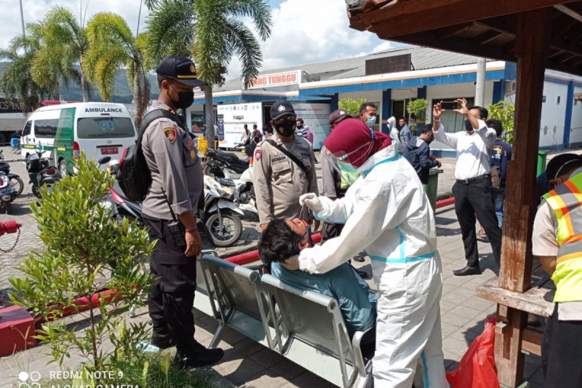 Aparat memperketat pemeriksaan surat keterangan rapid test di pelabuhan