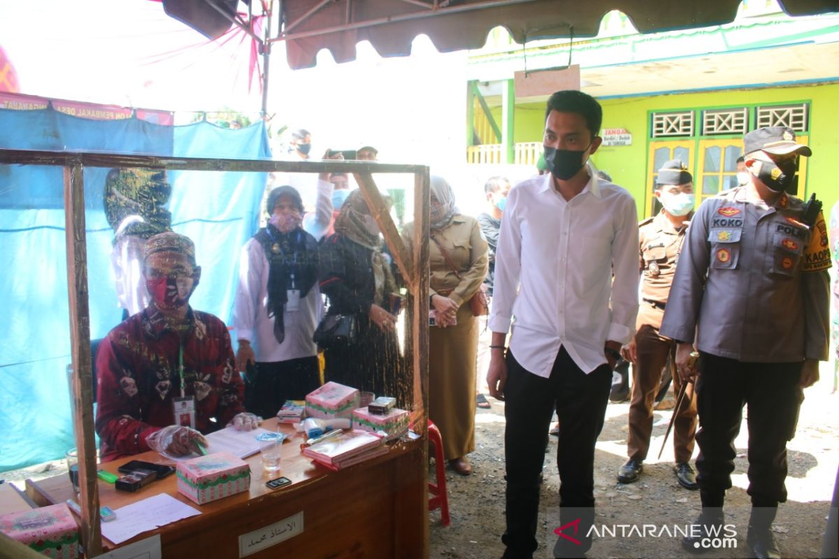 Bupati datangi TPS pantau Pilkades