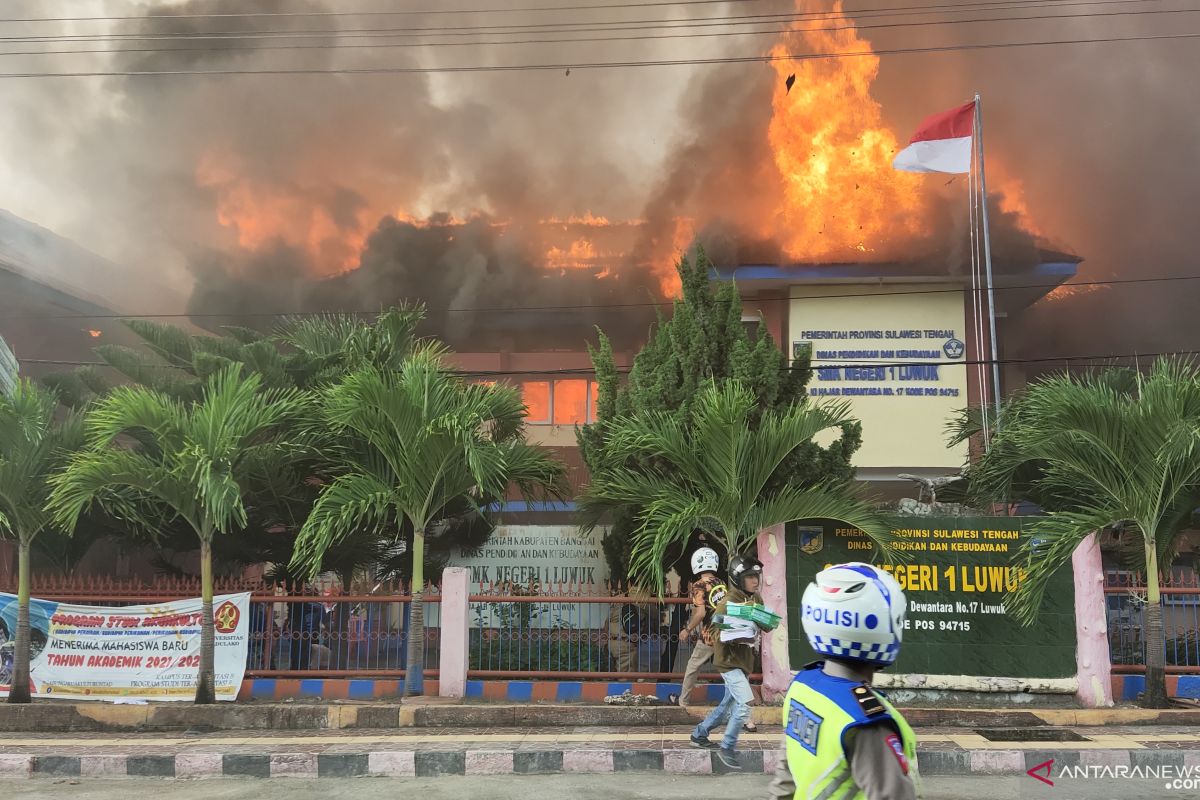 Gedung SMKN 1 Luwuk terbakar