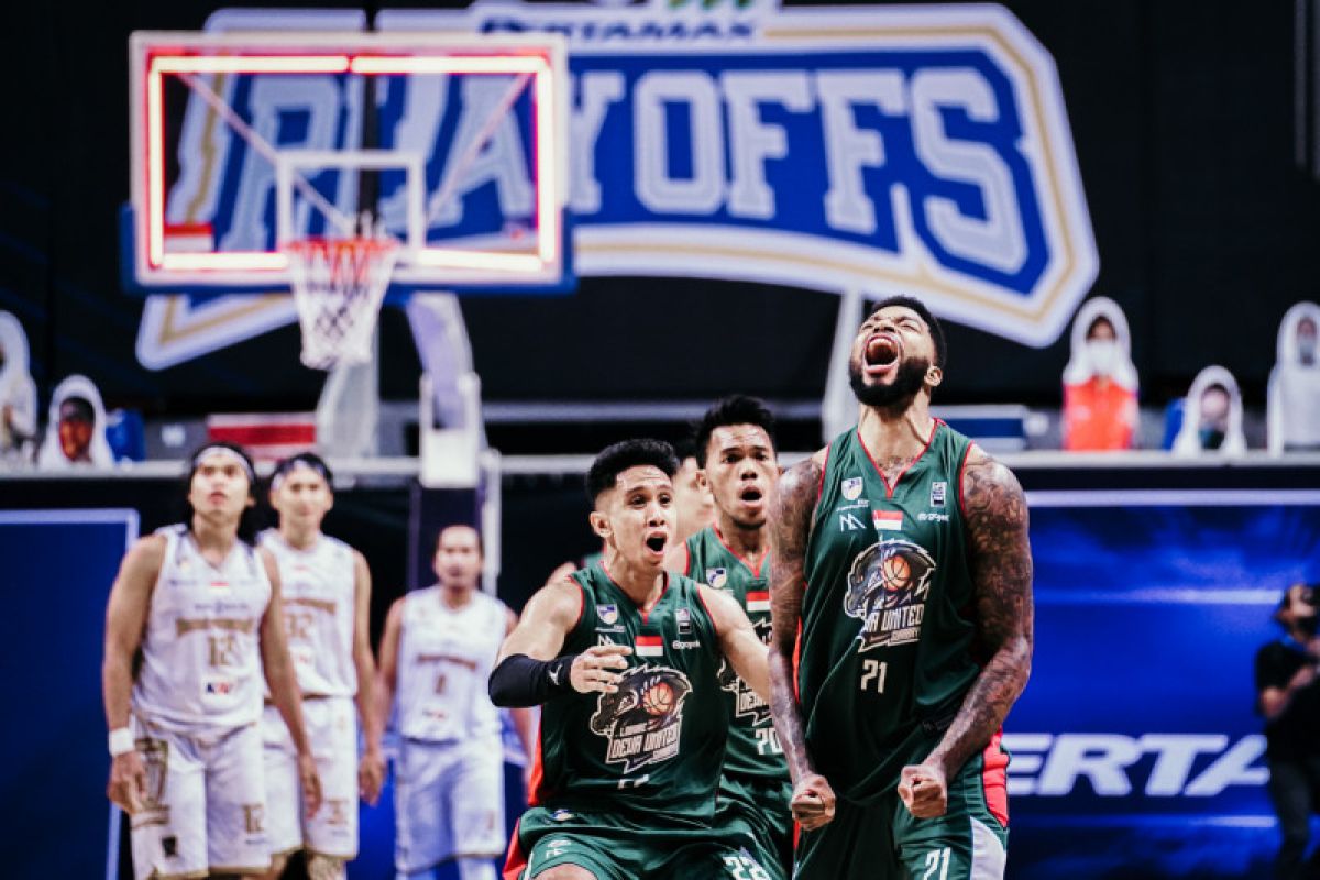 Louvre Surabaya rebut gim kedua playoff IBL lewat overtime