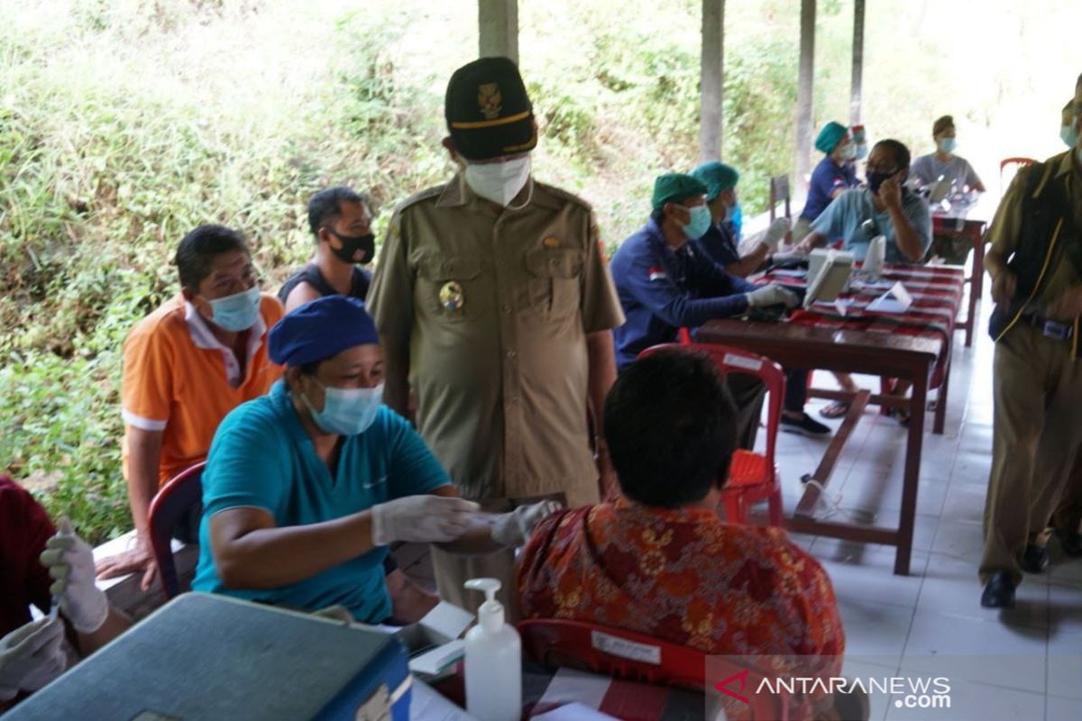 Peserta vaksinasi Astrazeneca  di Manggis-Karangasem lampaui target