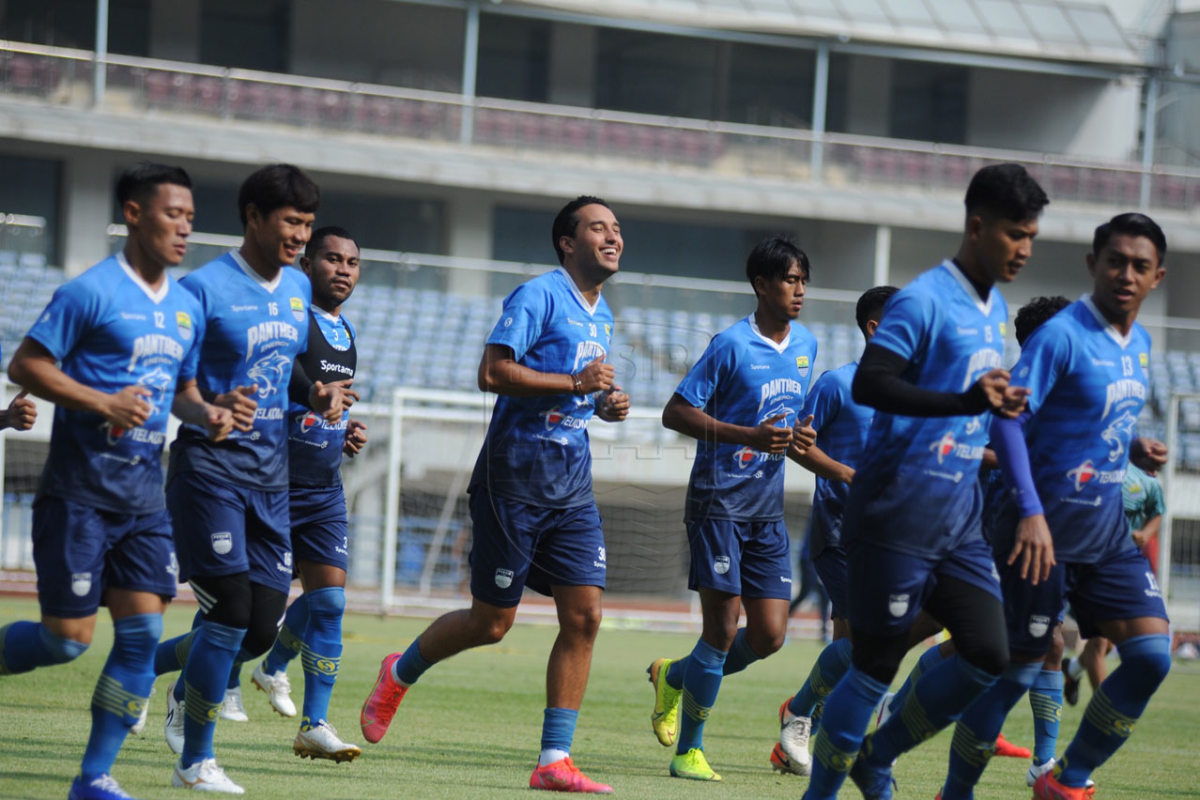 Sejumlah pemain Persib Bandung absen pada latihan perdana