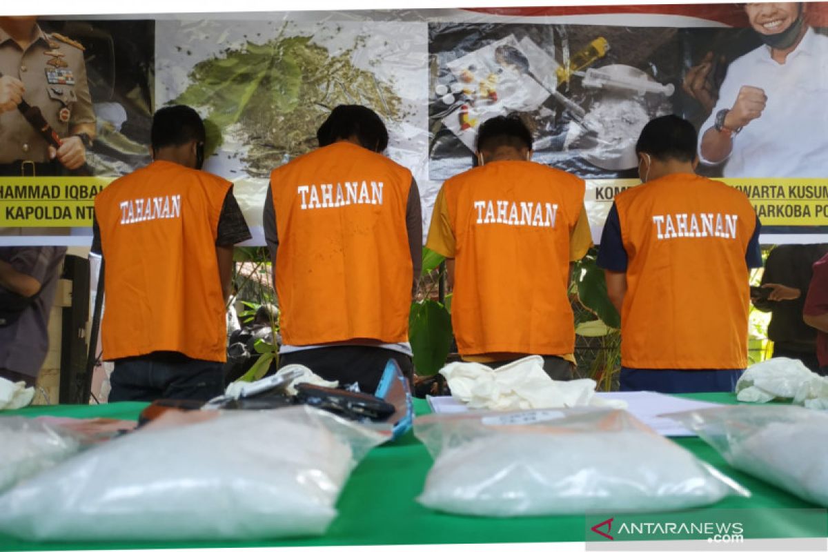 Polda NTB tangkap penyelundup setengah kilogram sabu dari Batam