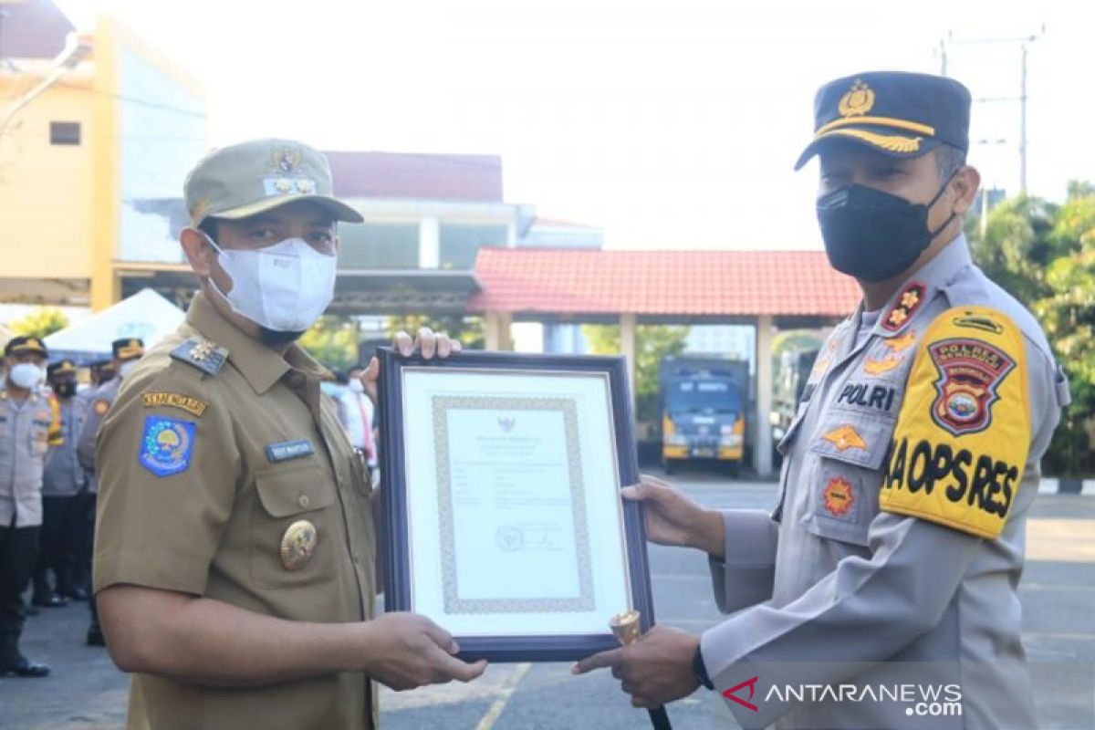 12 personel Polres Bengkulu terima penghargaan Wali Kota