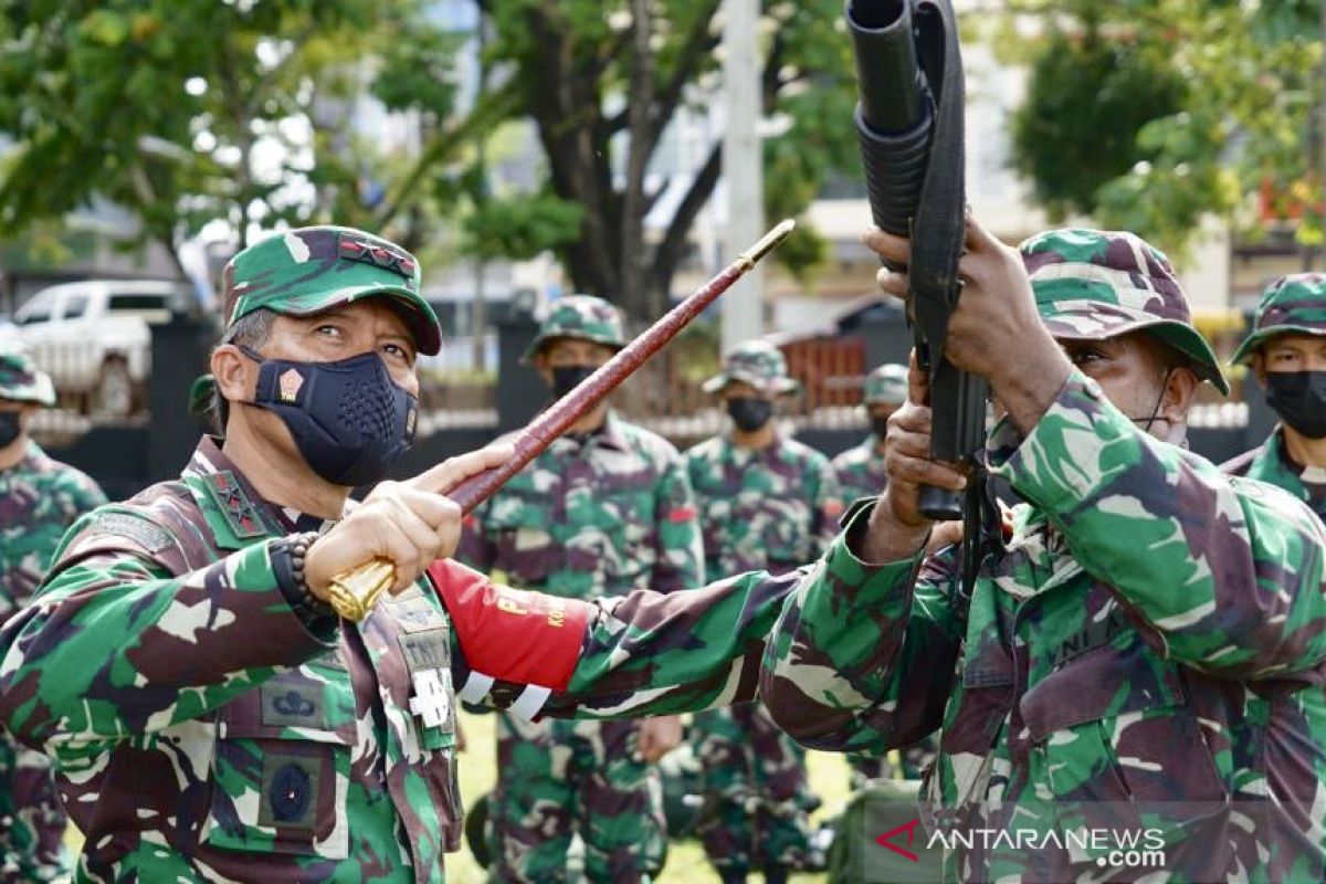 Pangdam Kasuari periksa kesiapan prajurit di daerah  Papua Barat