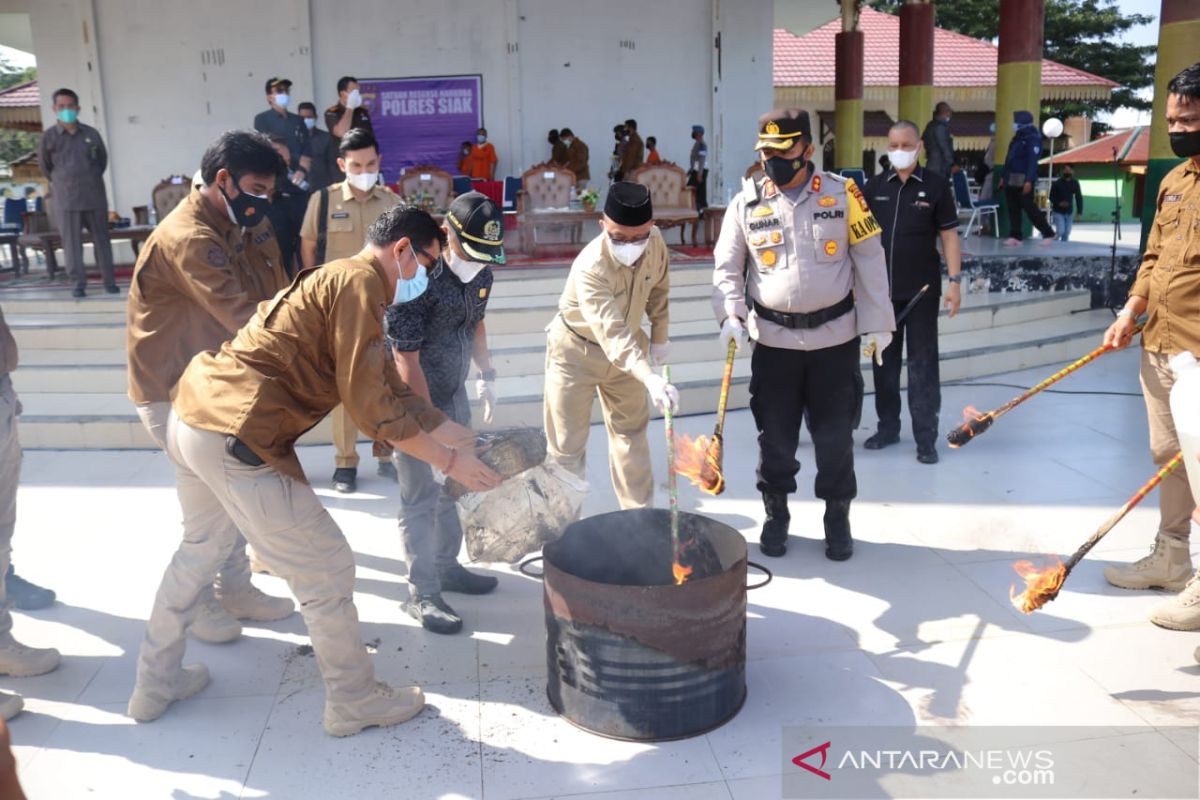 Sabu hampir sekilo dan 3,7 kg ganja dimusnahkan Polres Siak