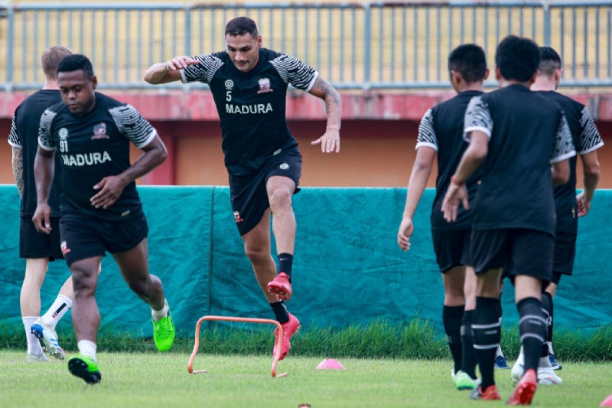 Madura United fokus tingkatkan fisik pemain pada pekan pertama latihan