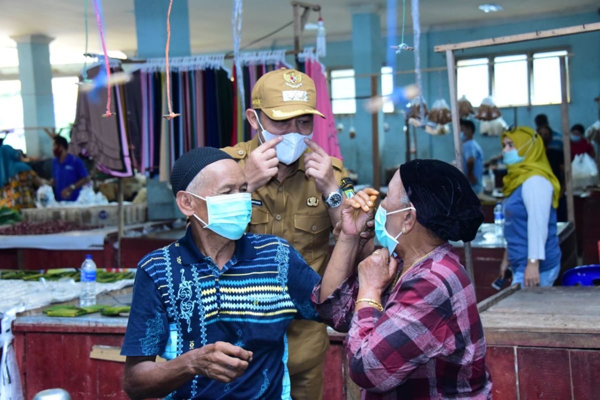 Wabup Bengkalis pantau kepatuhan prokes di pasar Terubuk