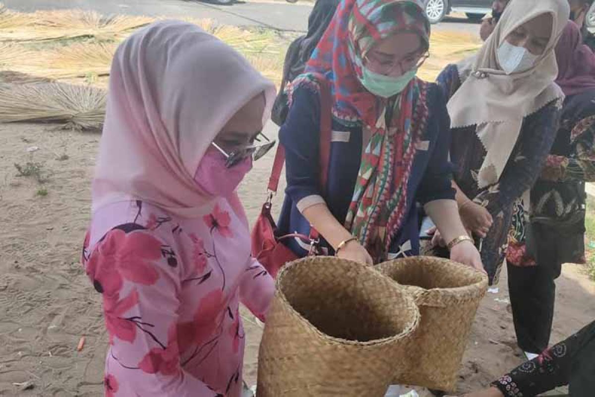 Wabup Seruyan nilai kerajinan purun menjanjikan jika dikembangkan