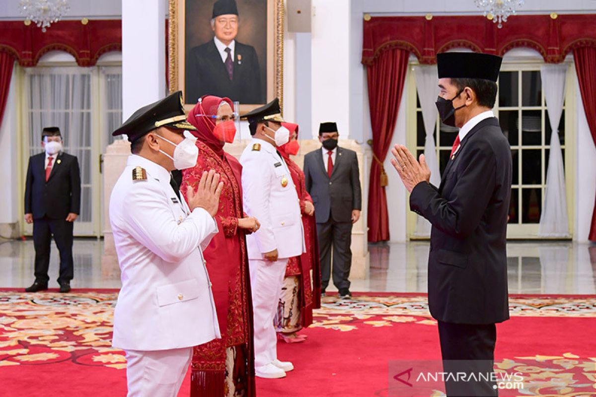 Presiden Jokowi minta Gubernur-Wagub Kalteng terus kendalikan COVID-19