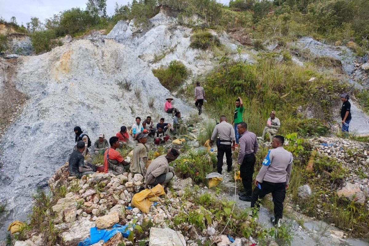 Polsek Waeapo intensif razia area tambang emas Gunung Botak, tegakkan hukum