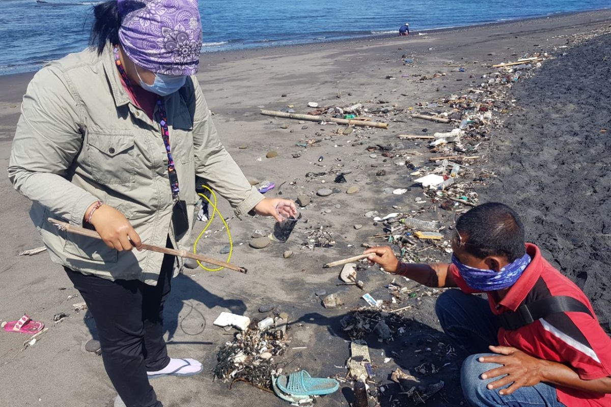 KKP ambil langkah responsif ditemukan tumpahan minyak di Pantai Saba Bali