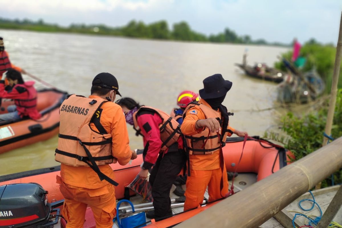 Basarnas Banten lanjutkan pencarian pelajar terseret ombak