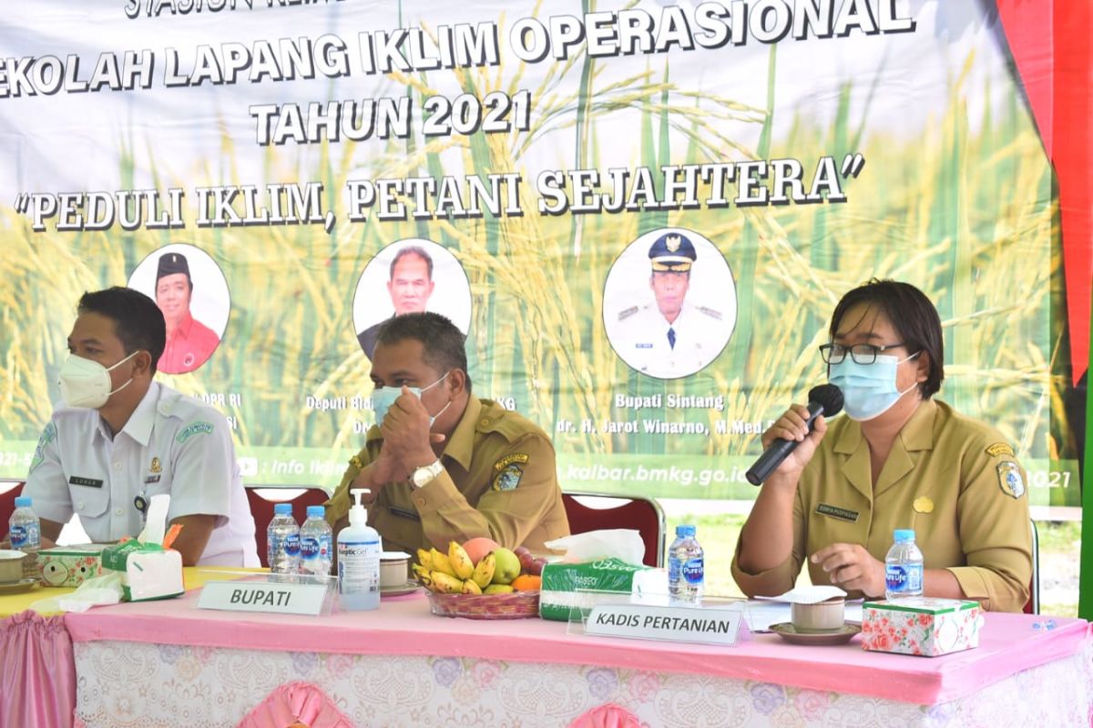 Sintang gelar sekolah lapang iklim pertama