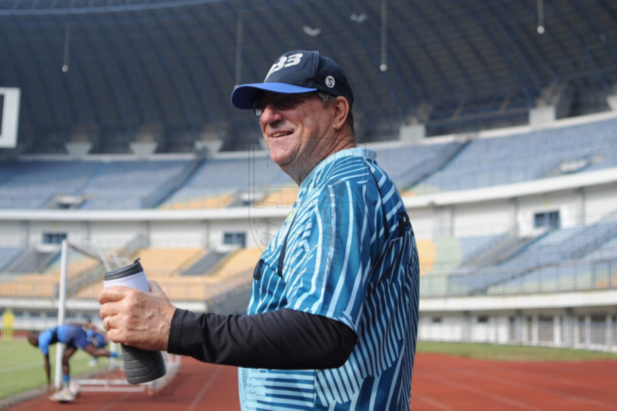 Pelatih Persib tingkatkan intensitas latihan secara bertahap