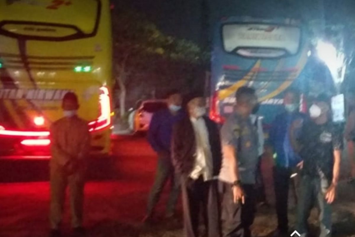 16 bus wisata diminta putar balik saat masuk Kudus