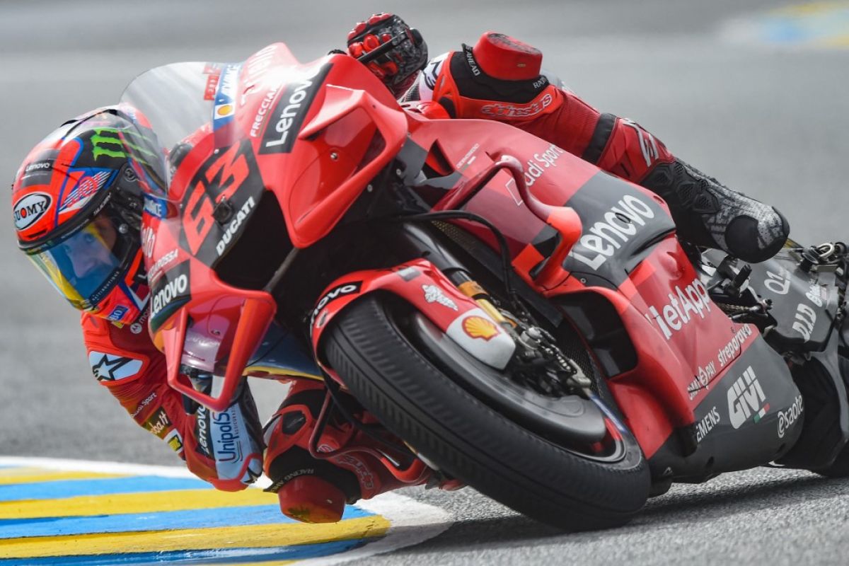 MotoGP - Pebalap Ducati Francesco Bagnaia pimpin FP2 GP Italia, Rins menempel ketat
