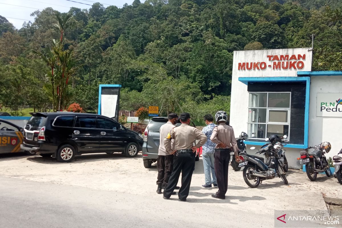 Agam masuk zona merah COVID-19, tim gabungan berpatroli pastikan objek wisata di Danau Maninjau ditutup