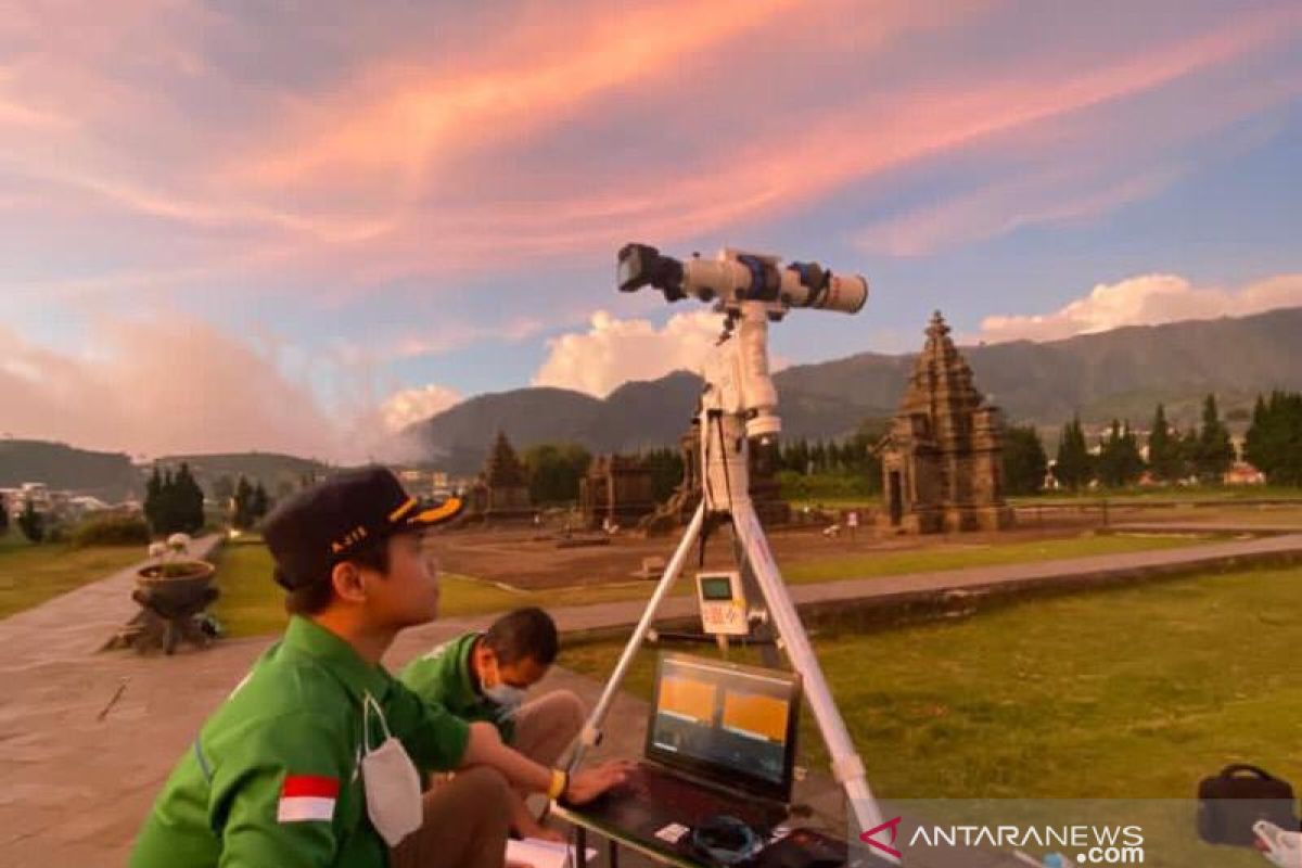 BMKG Bandung lakukan pengamatan gerhana bulan di kawasan wisata Lembang