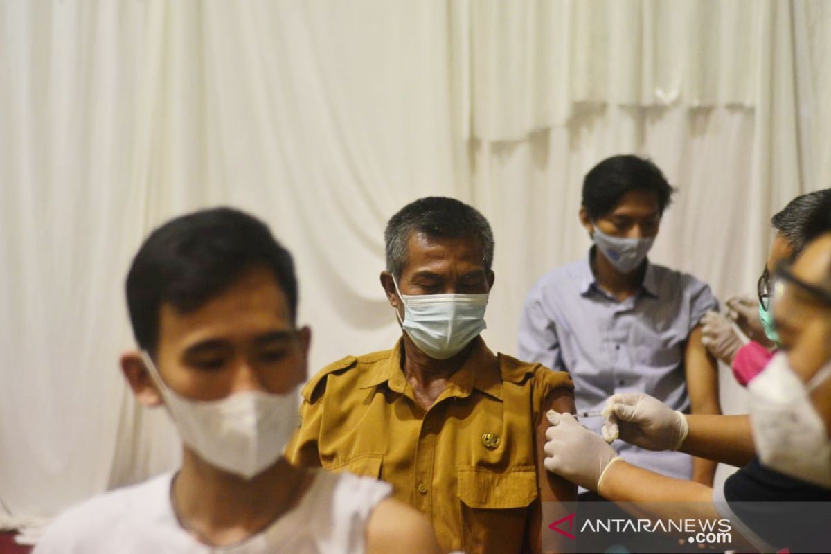 Stok 60 ribu dosis vaksin COVID-19 Kabupaten Bogor diprioritaskan untuk lansia