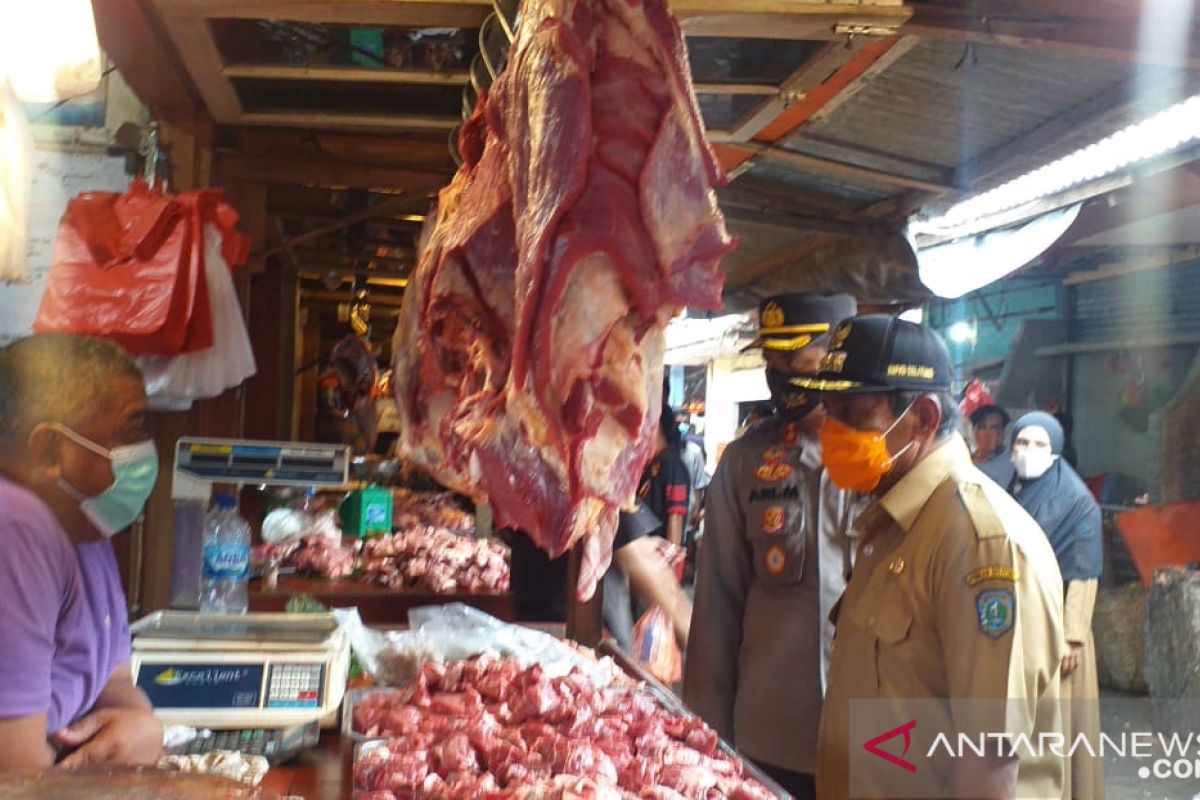 Harga daging sapi di pasar Tanjung Pandan turun