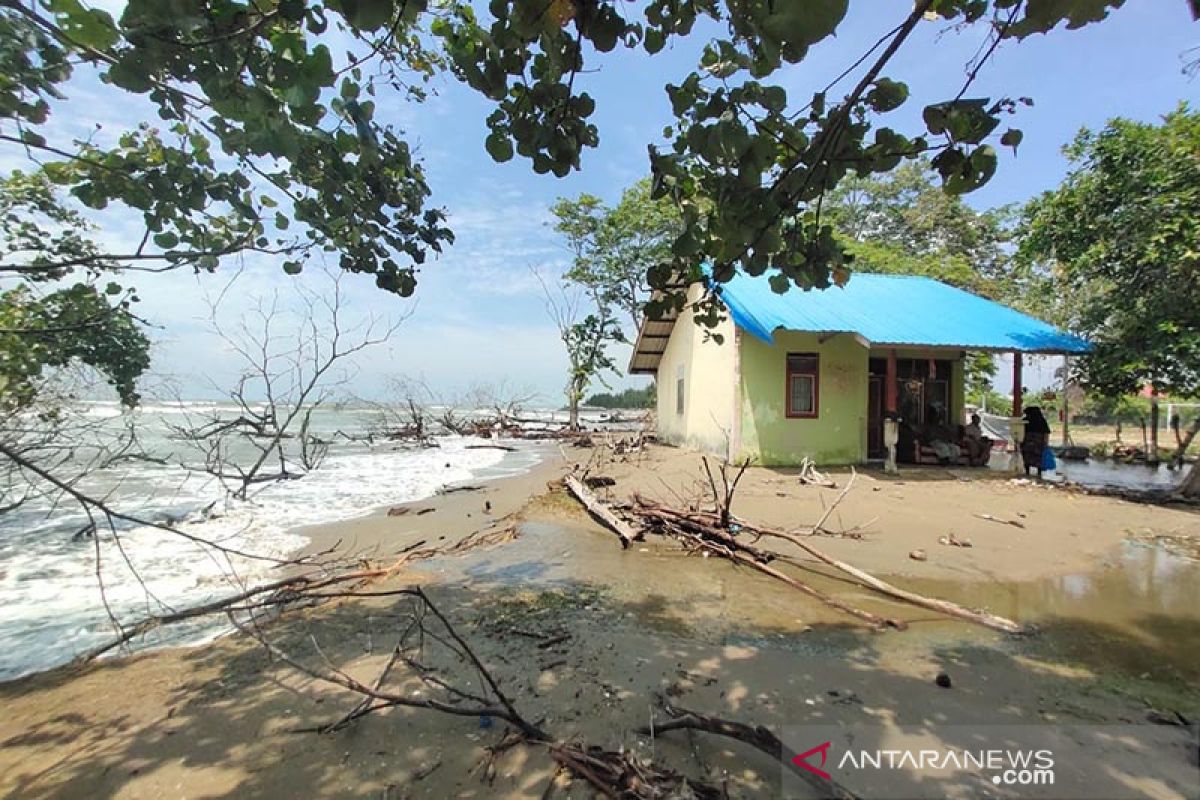 Sejumlah rumah di Aceh Timur rusak akibat pasang purnama