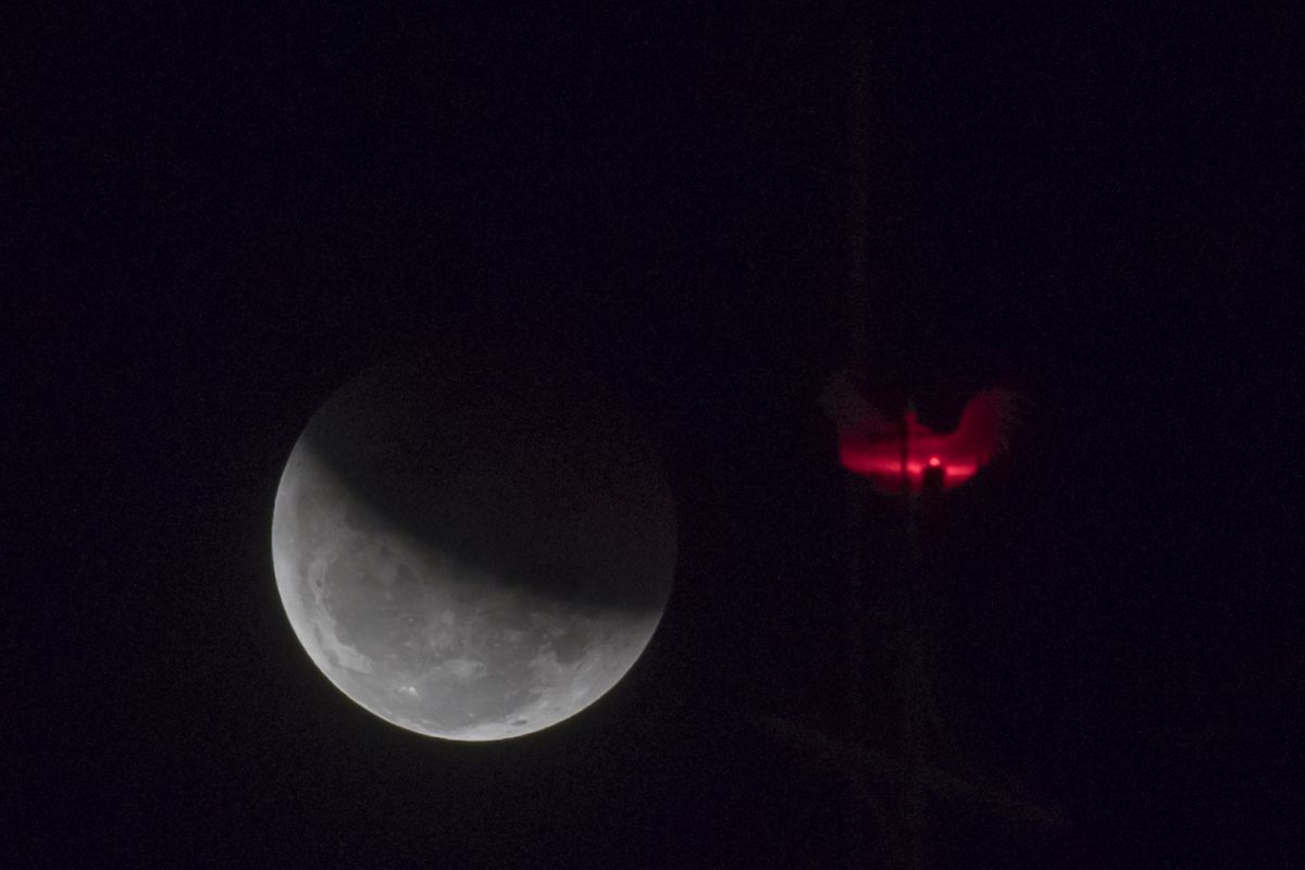 Warga Ambon bisa pantau gerhana bulan di area Patung Christina di Karpan Jumat petang
