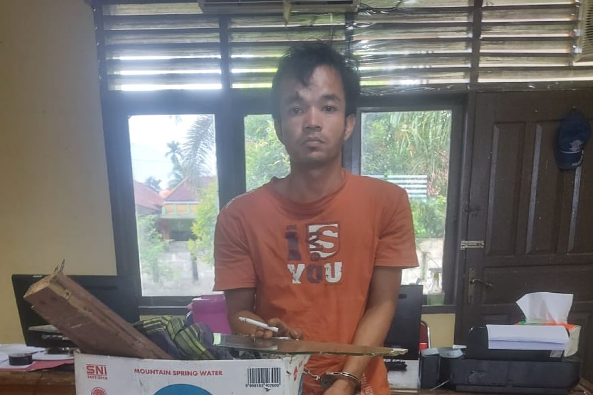 Polisi tangkap seorang petani curi satu set komputer di kantor Wali Nagari Kinali