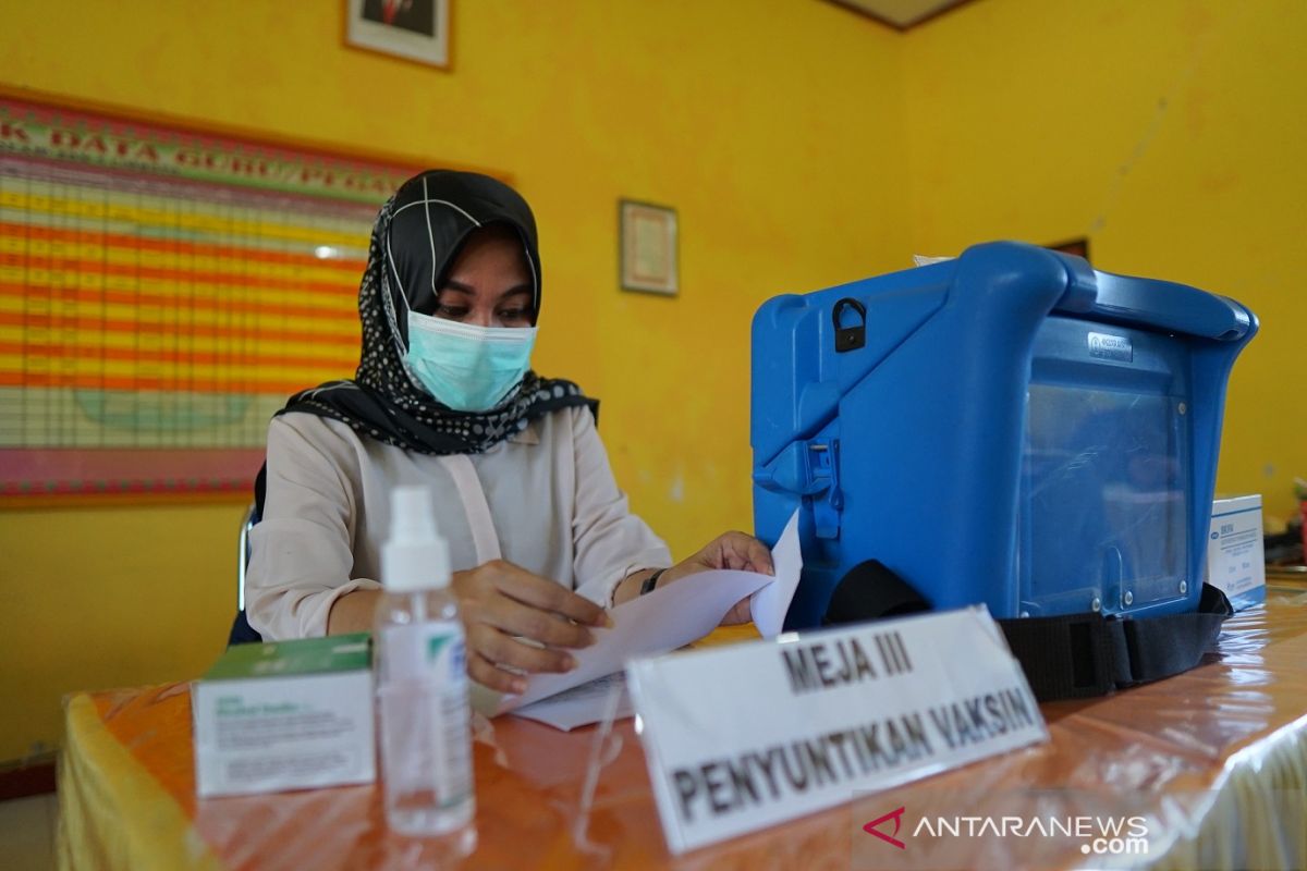 Guru di Kabupaten Gorontalo mulai divaksin COVID-19