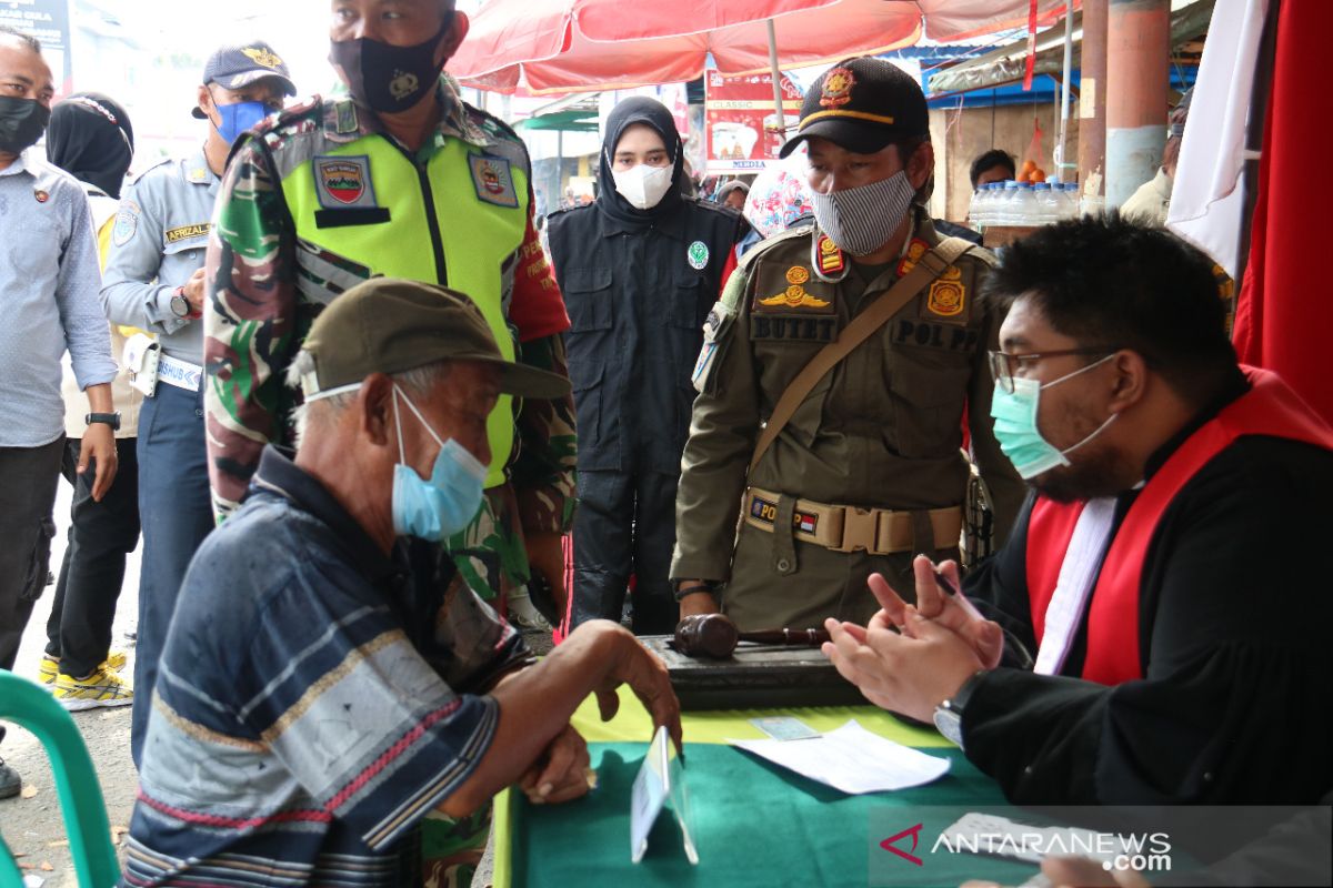 Pelanggar prokes COVID-19 di Inhil disidang di tempat