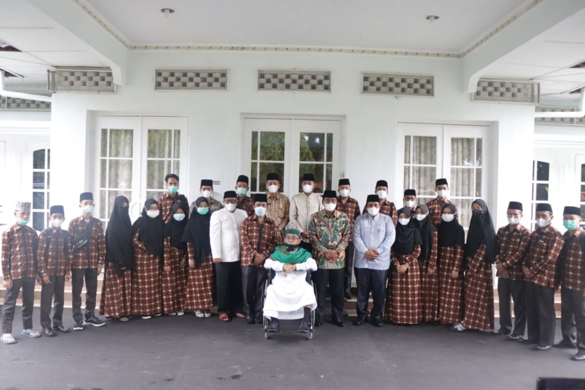 Wali Kota Binjai berangkatkan 25 khafilah menuju STQH Sumut
